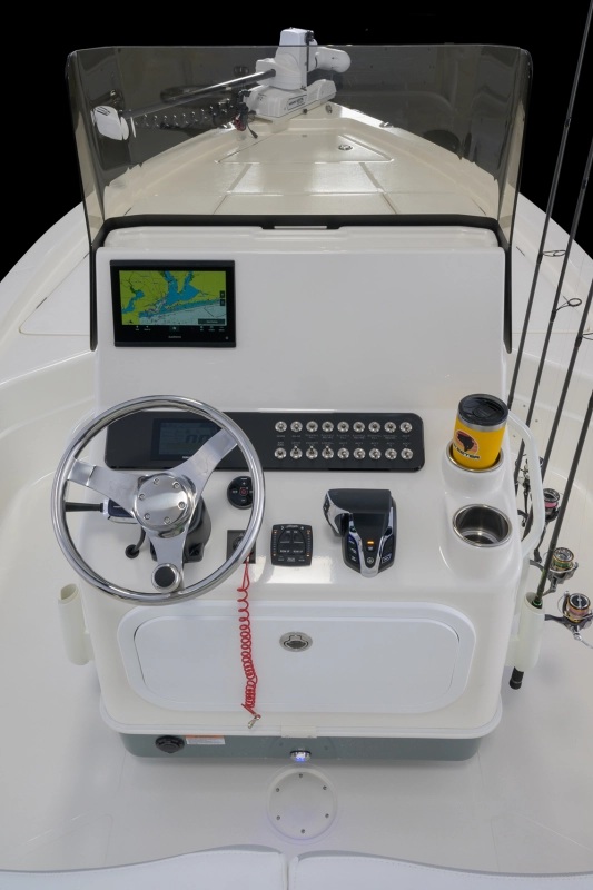 Skeeter SX221 console with Simrad and Yamaha electronics
